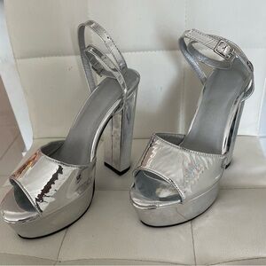 NWT Disco silver reflective platform heels